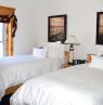 Zimmer mit 2 Double Betten, The Mariner King Inn, Lunenburg, Nova Scotia - Credit: The Marine King Inn