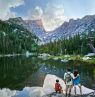 Familie am See mit Elch, Rocky Mountain National Park, Colorado - Credit: Colorado Office of Tourism