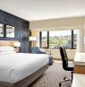 Zimmer mit King Bett, Delta Hotels by Marriott Calgary Downtown, Calgary, Alberta - Credit: Marriott International