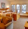 Zimmer mit King Bett, White Pointe Beach Resort, Liverpool, Nova Scotia - Credit: White Pointe Beach Resort
