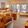 Zimmer mit King Bett, White Pointe Beach Resort, Liverpool, Nova Scotia - Credit: White Pointe Beach Resort