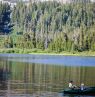 Kanufahrer auf den Twin Lakes, Tamarack Lodge & Resort, Mammoth Lakes, Kalifornien - Credit: Mammoth Lodging Collection