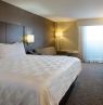 Zimmer mit King Bett, Holiday Inn Nashville-Vanderbilt (Downtown), Nashville, Tennessee - Credit: Holiday Inn An IHG Hotel
