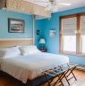 Zimmer Periwinkle mit King Bett, Alicion Bed & Breakfast, Lunenburg, Nova Scotia- Credit: Alicion Bed & Breakfast