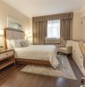 Zimmer mit King Bett, Lord Nelson Hotel & Suites, Halifax, Nova Scotia - Credit: Lord Nelson Hotel & Suites