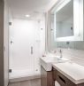 Badezimmer, SpringHill Suites San Diego Downtown/Bayfront, San Diego, Kalifornien - Credit: SpringHill Suites San Diego Downtown/Bayfront