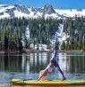 Yoga auf einem SUP, Mammoth Lakes, California - Credit: Mammoth Lakes