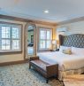 Zimmer 1 King, Andrew Pinkney Inn, Charleston, South Carolina Credit - Expedia