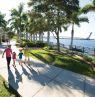 Familie am Riverwalk, Bradenton, Florida - Credit: Bradenton Area CVB
