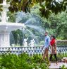 Paare im Forsyth Park, Savannah, Georgia - Credit: Visit Savannah