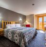 Zimmer 1 King, Brewster's Mountain Lodge, Banff, Alberta Credit - Expedia