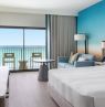 Zimmer mit 1 King Bett, Grand Cayman Marriott Resort, Seven Mile Beach, Grand Cayman, CYM Credit: Grand Cayman Marriott Resort