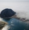 Blick von oben auf den Morro Rock, Morro Bay - Credit: Chris Kaufman, Visit California
