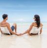 Paar auf Stühlen im Meer, Heiraten & Honeymoon, Themenreisen, BAH Credit: The Bahamas Ministry of Tourism & Aviation