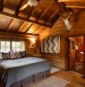 Beispiel Cabin mit King Bett, Blackwater Creek Lodge & Guest Ranch, Cody - Credit: Scott T. Baxter, Blackwater Creek Lodge & Guest Ranch