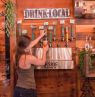 Frau zapft Bier, Backside Brewing Co., Roseburg - Credit: Travel Oregon, Joni Kabana