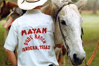 TX/Mayan Dude Ranch/Mann mit Pferd